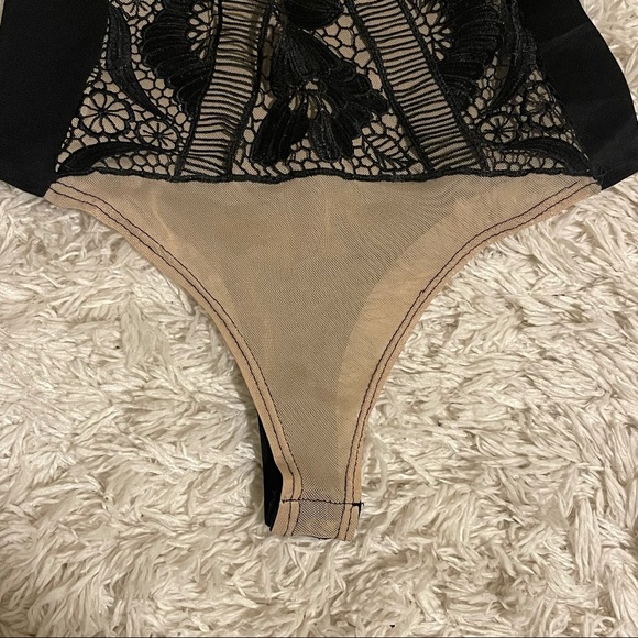 V Neck Lace Bodysuit - Picture 5 of 7